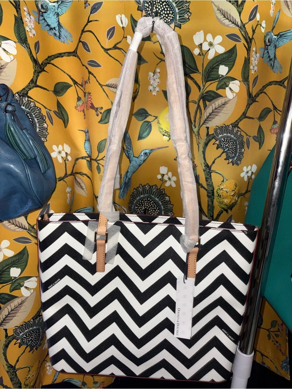 New Dooney And Bourke Black White Chevron Large Shopper Tote